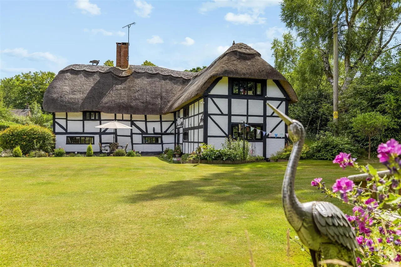 4 bed house for sale — Reading Road, Yateley Common, GU17