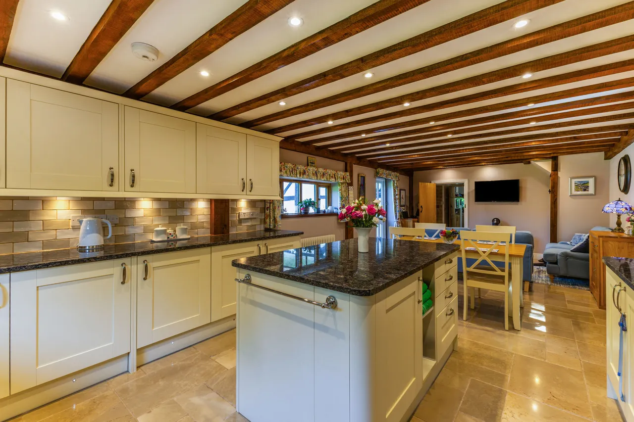 Reading Road, Yateley Common, GU17, photo 10
