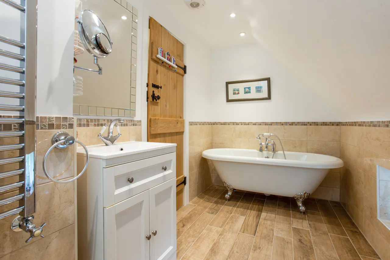 Reading Road, Yateley Common, GU17, photo 8