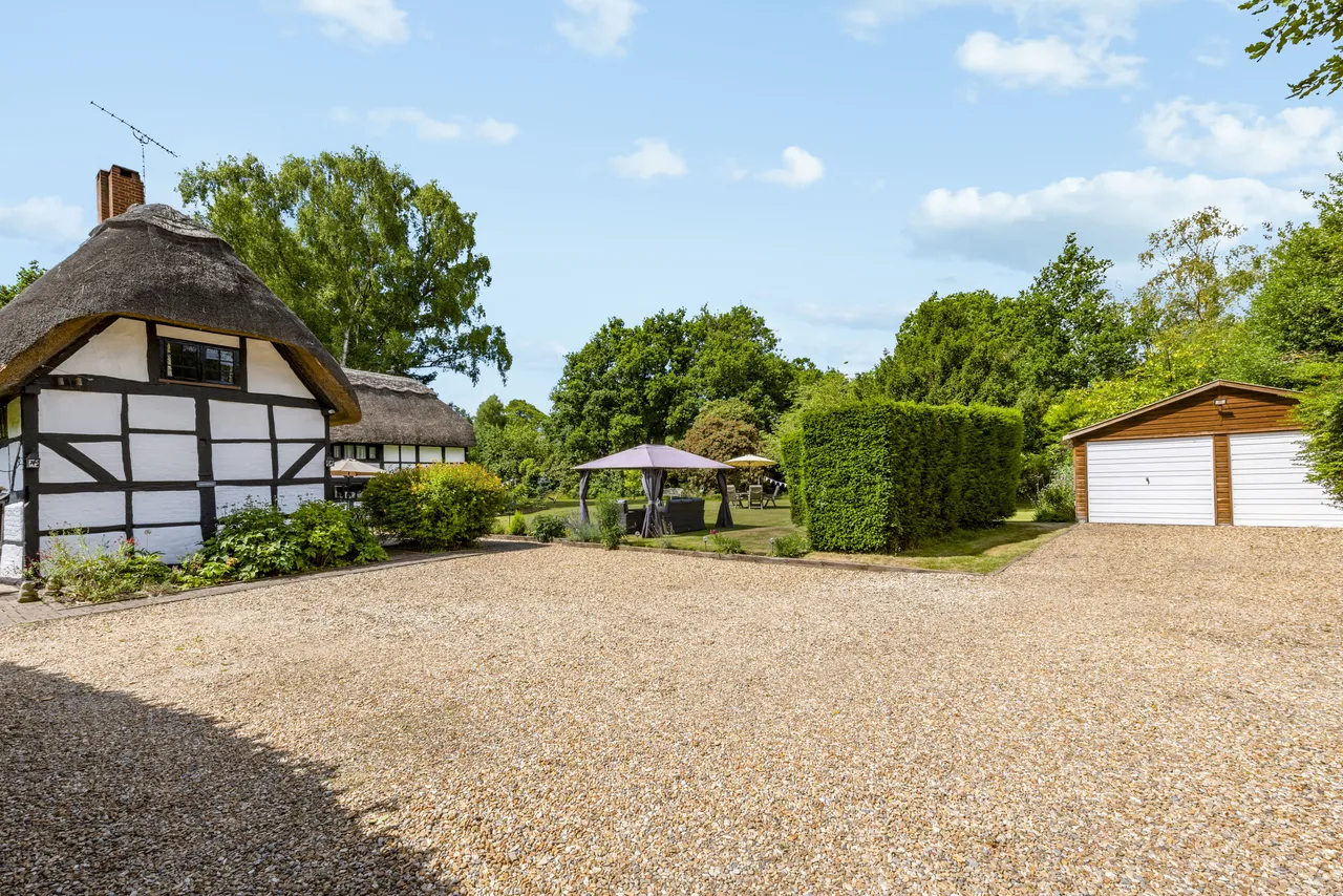 Reading Road, Yateley Common, GU17, photo 4