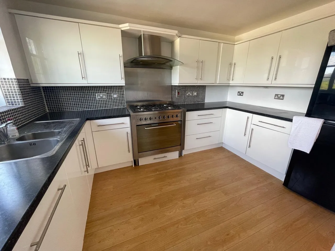Marlborough Square, Ilkley, LS29, photo 6