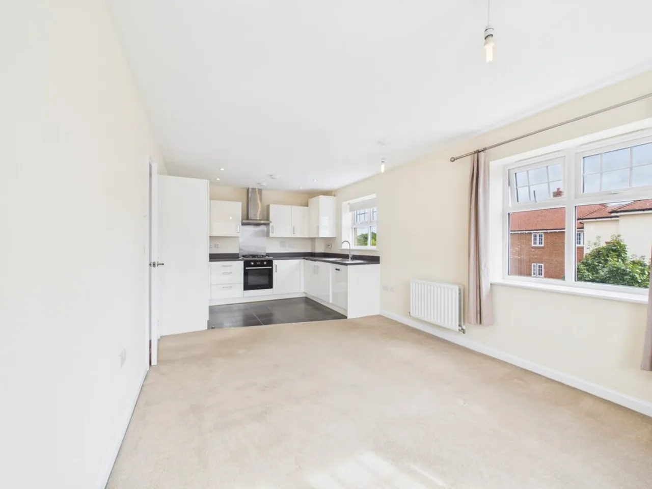 Sargent Way, Wickhurst Green, Horsham, photo 2