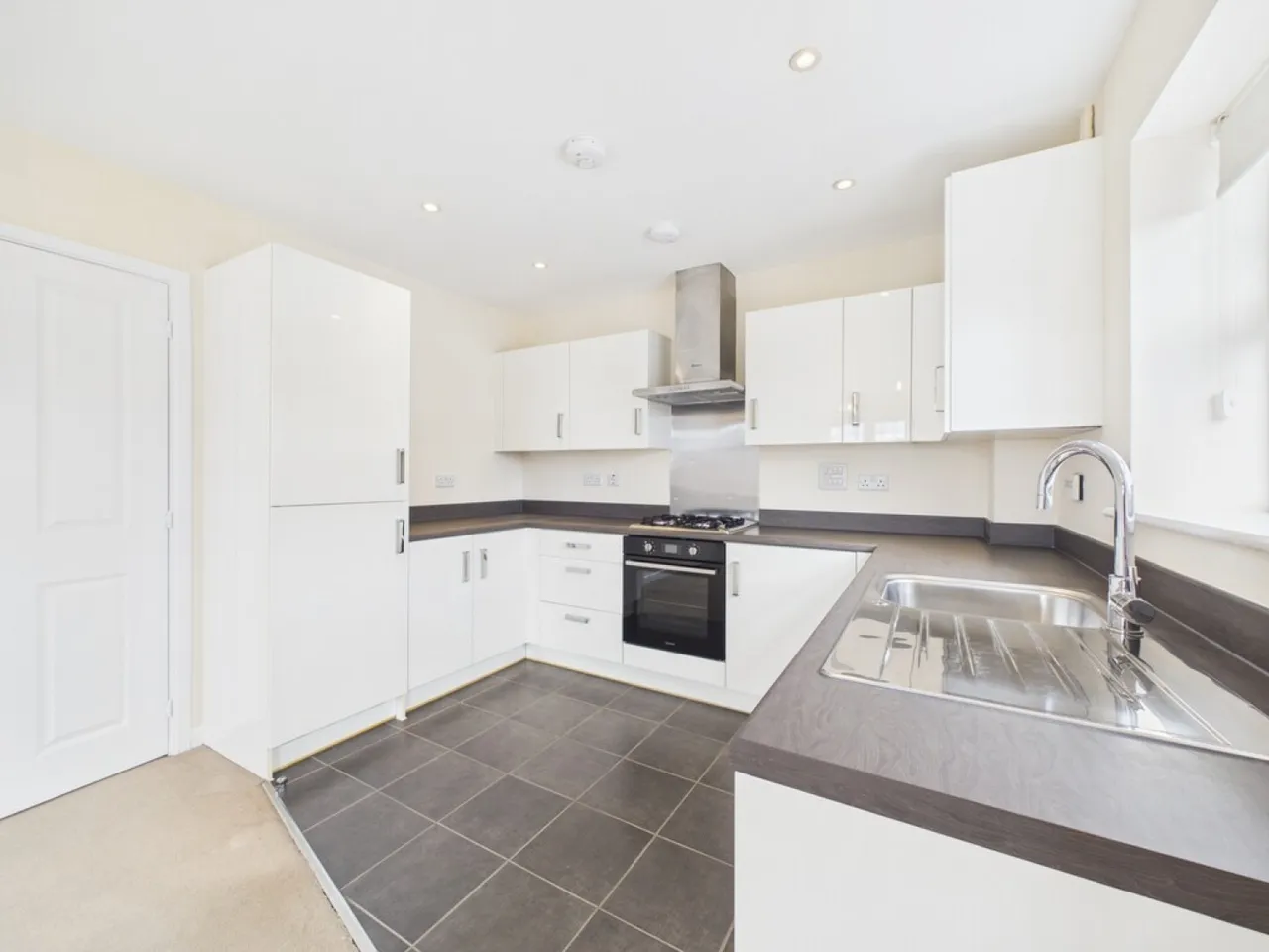Sargent Way, Wickhurst Green, Horsham, photo 3