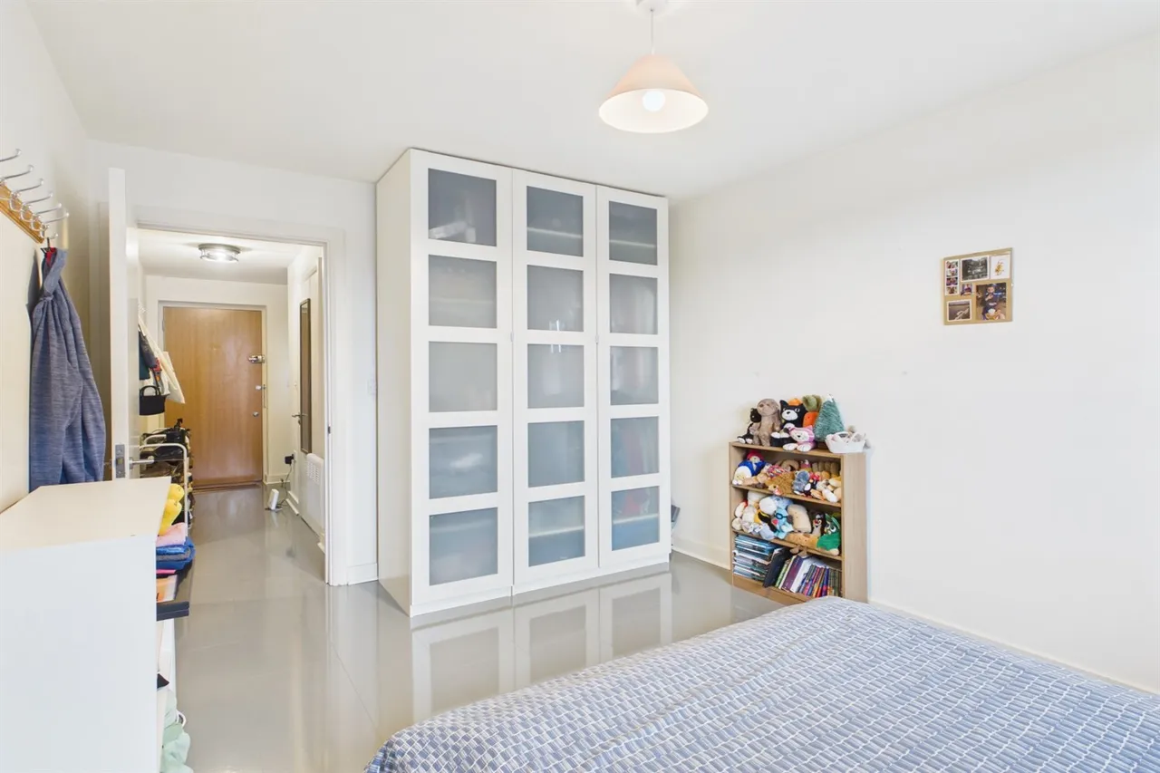 4 Chapter Way, Colliers Wood, SW19 2RZ, photo 8