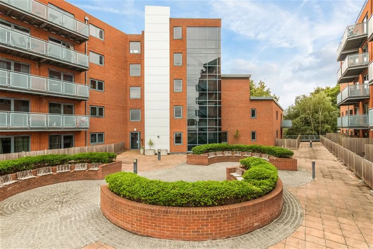 1 bed flat for sale — 4 Chapter Way, Colliers Wood, SW19 2RZ