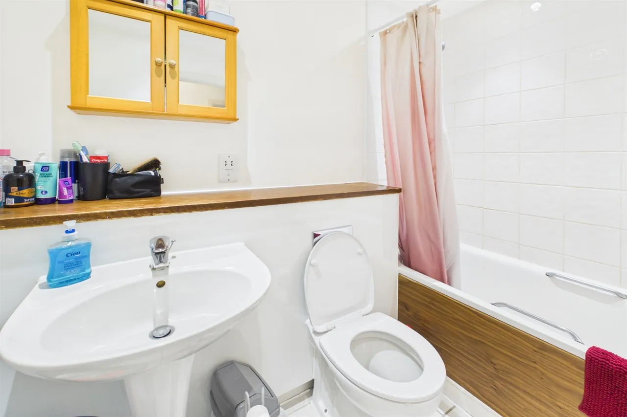 4 Chapter Way, Colliers Wood, SW19 2RZ, photo 9