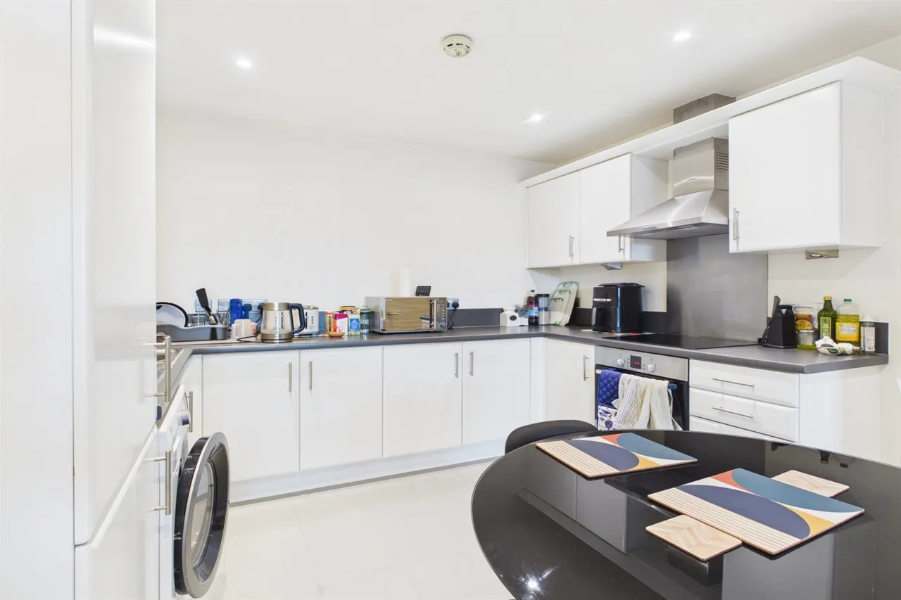 4 Chapter Way, Colliers Wood, SW19 2RZ, photo 11