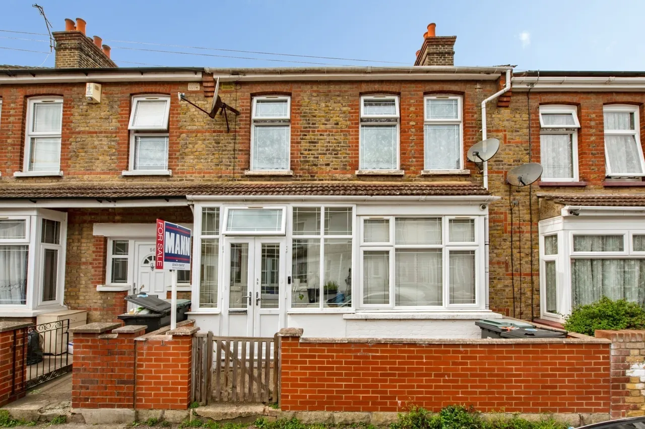 3 bed house for sale, Brook Road, Gravesend, DA11