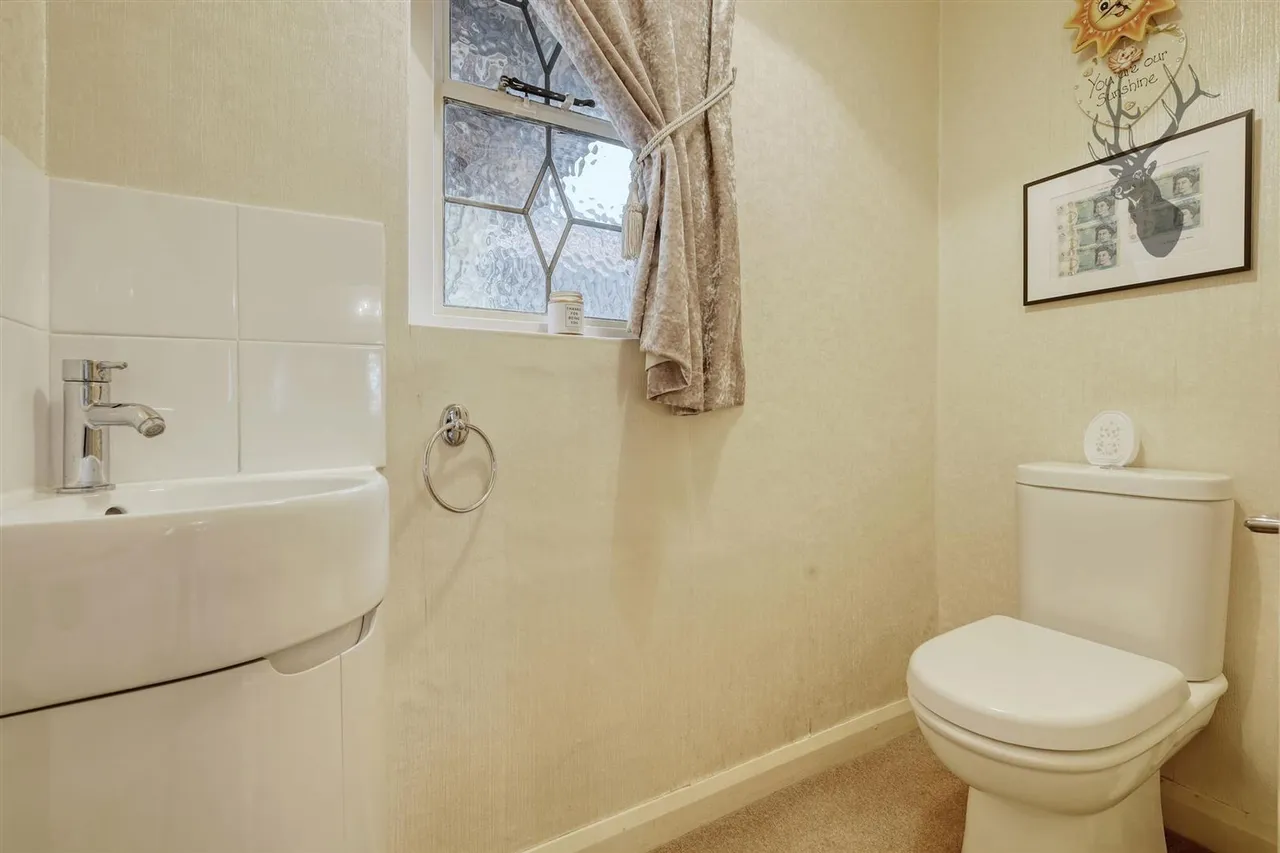 Courtland Drive, Chigwell, IG7, photo 18