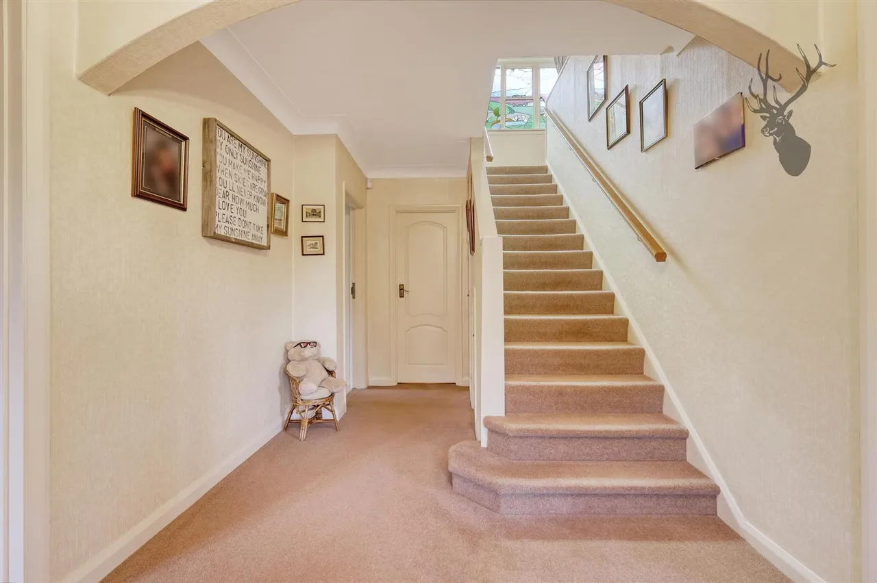 Courtland Drive, Chigwell, IG7, photo 13