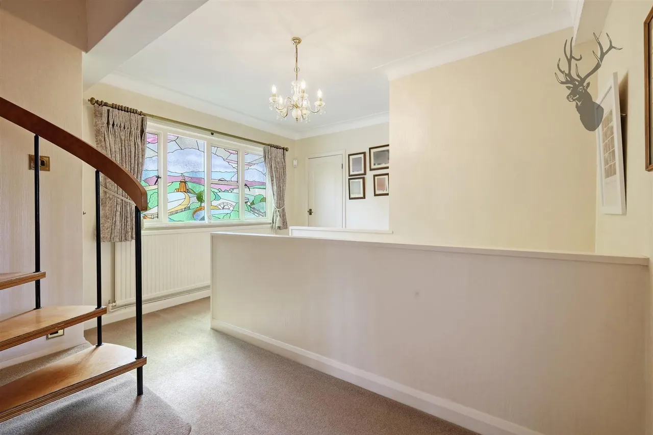 Courtland Drive, Chigwell, IG7, photo 21