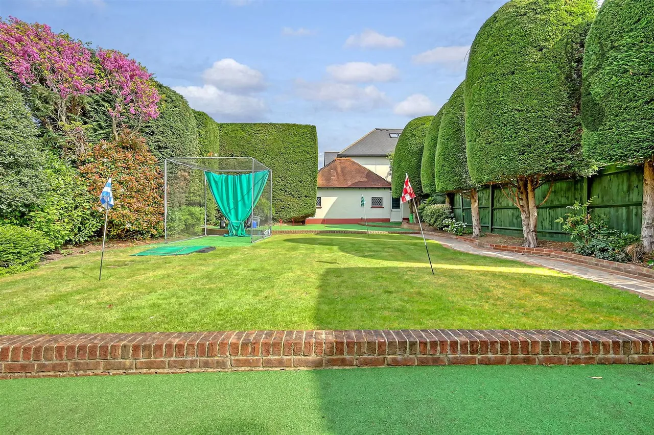 Courtland Drive, Chigwell, IG7, photo 27
