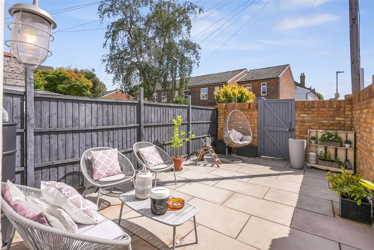 Parrs Place, Hampton, TW12 2NJ, photo 2