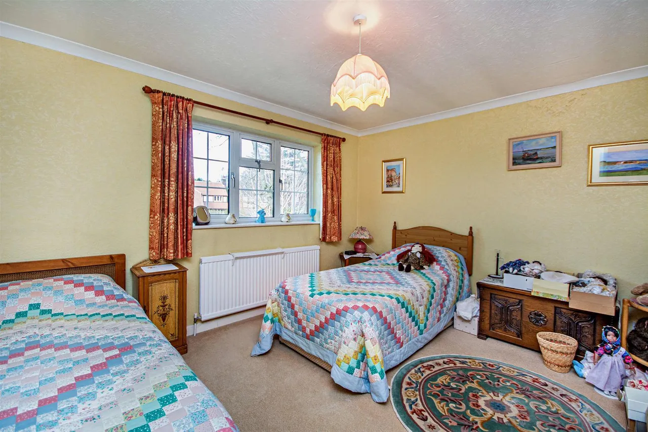Barley Mow Road, Englefield Green, Surrey, TW20 0NT, photo 9