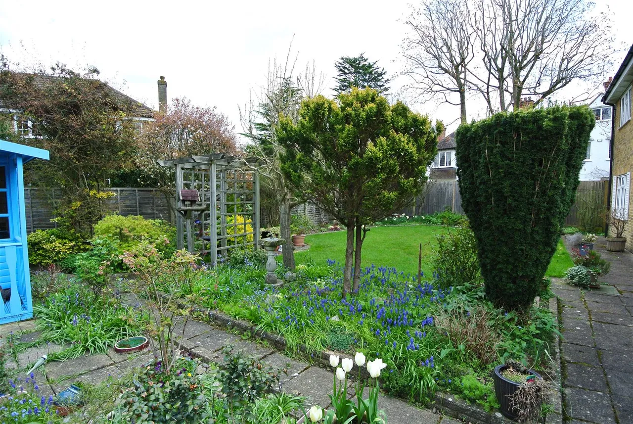 Barley Mow Road, Englefield Green, Surrey, TW20 0NT, photo 19
