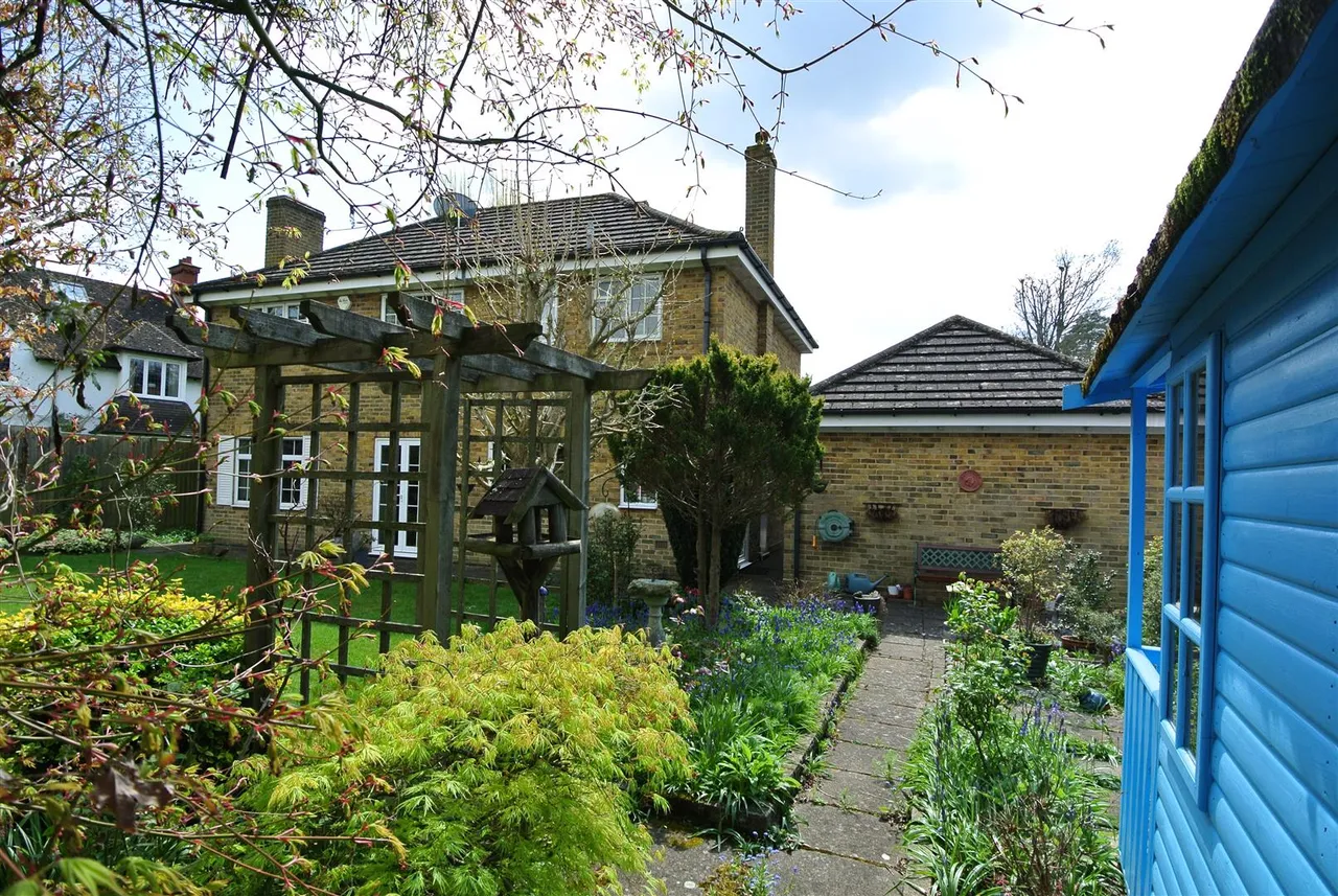 Barley Mow Road, Englefield Green, Surrey, TW20 0NT, photo 23