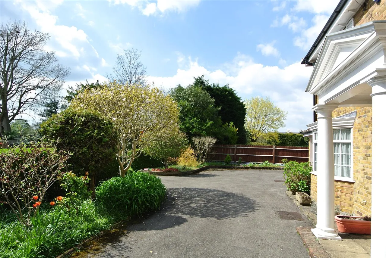 Barley Mow Road, Englefield Green, Surrey, TW20 0NT, photo 14