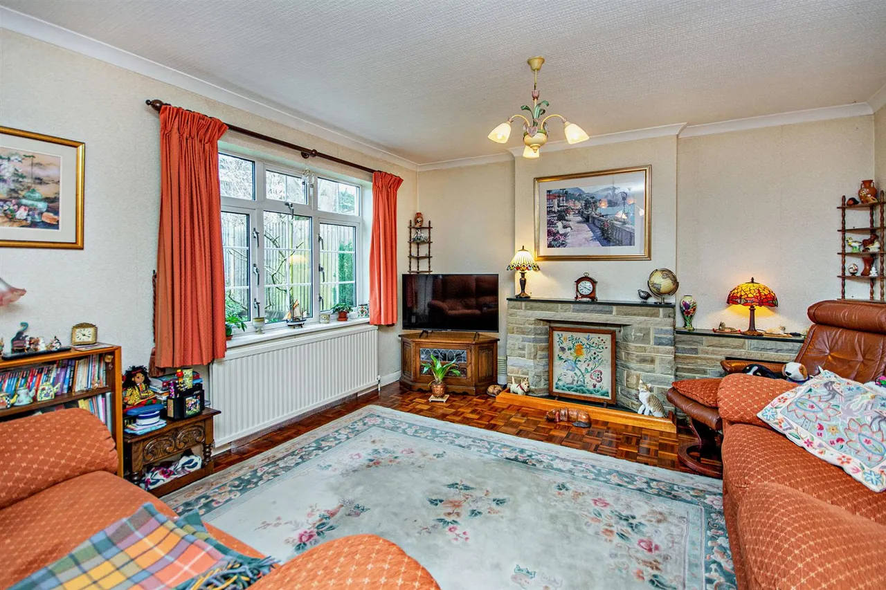 Barley Mow Road, Englefield Green, Surrey, TW20 0NT, photo 3
