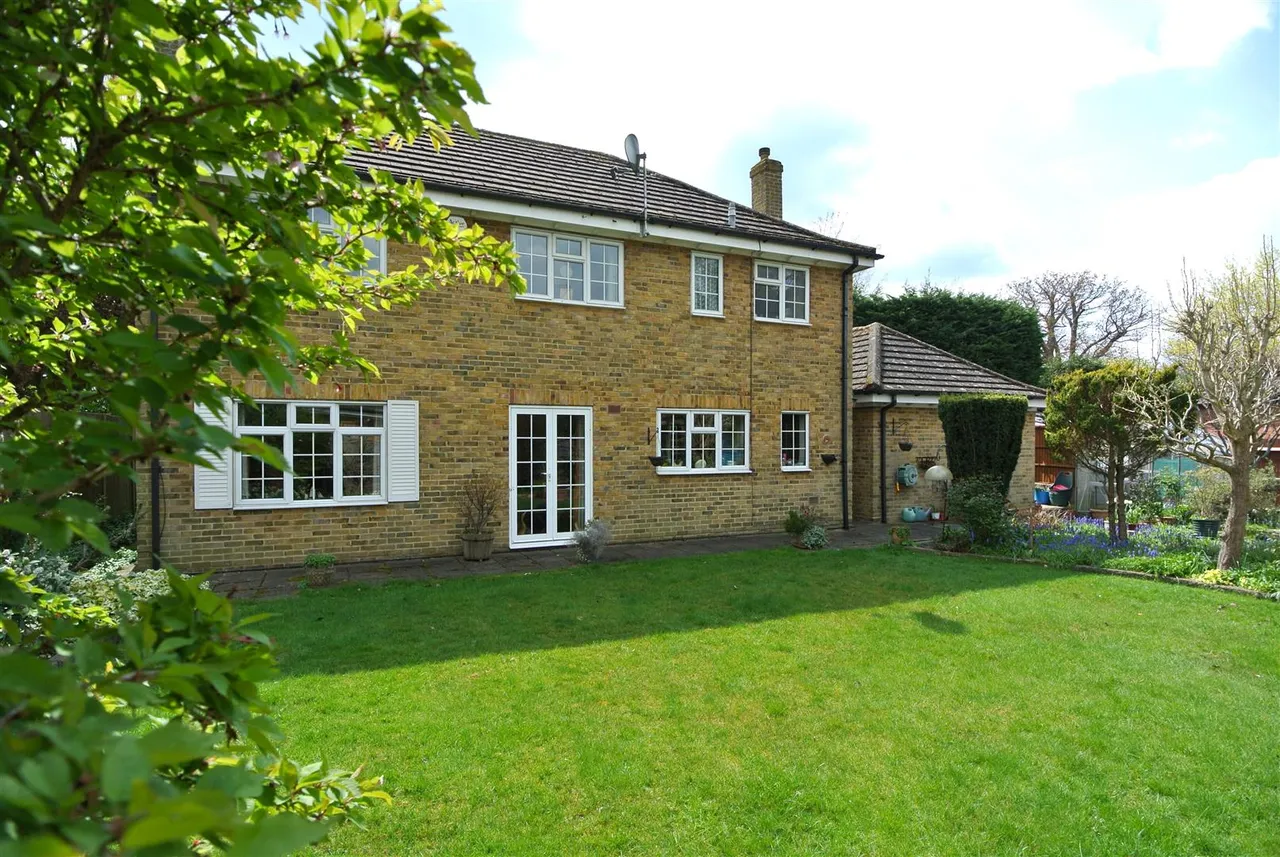 Barley Mow Road, Englefield Green, Surrey, TW20 0NT, photo 22