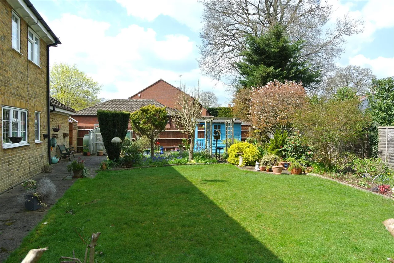 Barley Mow Road, Englefield Green, Surrey, TW20 0NT, photo 18