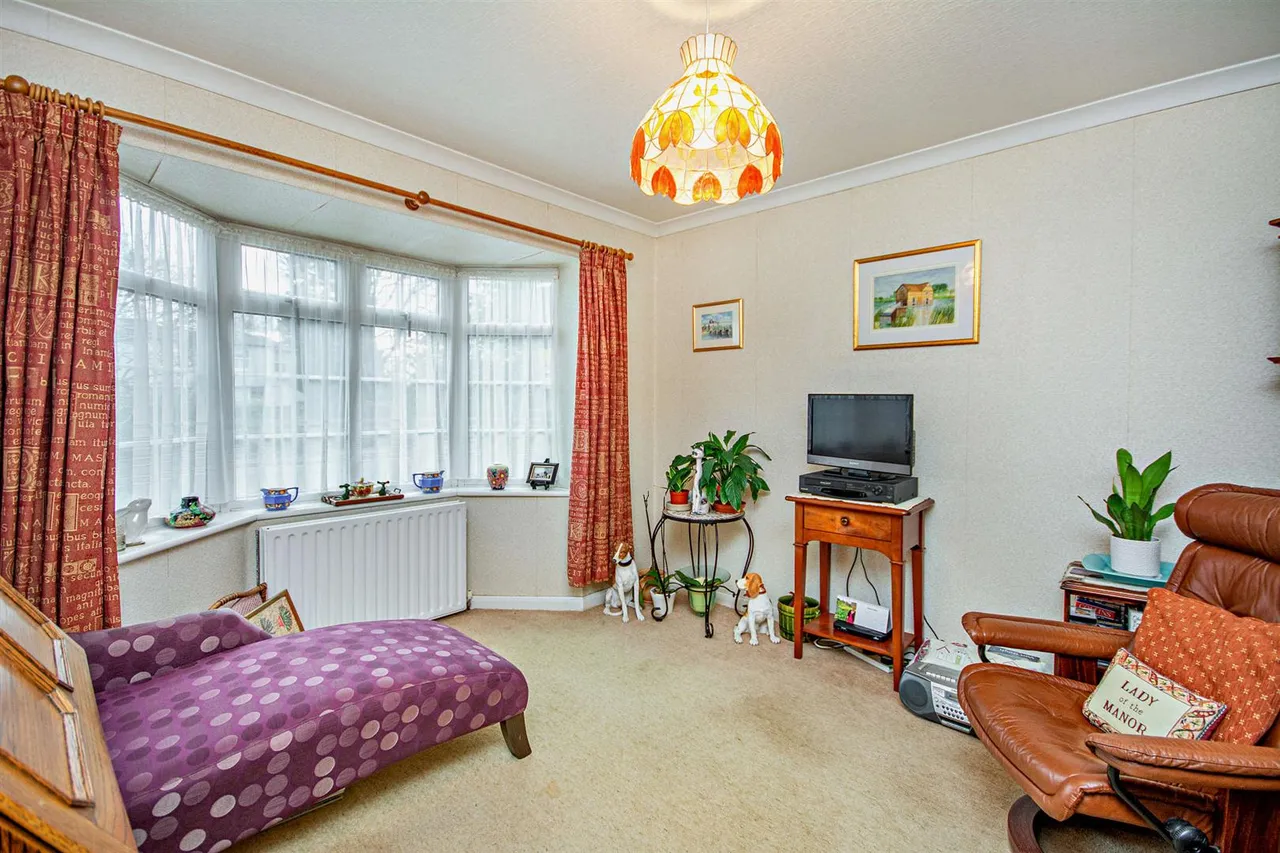 Barley Mow Road, Englefield Green, Surrey, TW20 0NT, photo 4