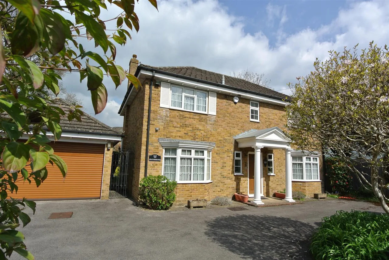 Barley Mow Road, Englefield Green, Surrey, TW20 0NT, photo 2