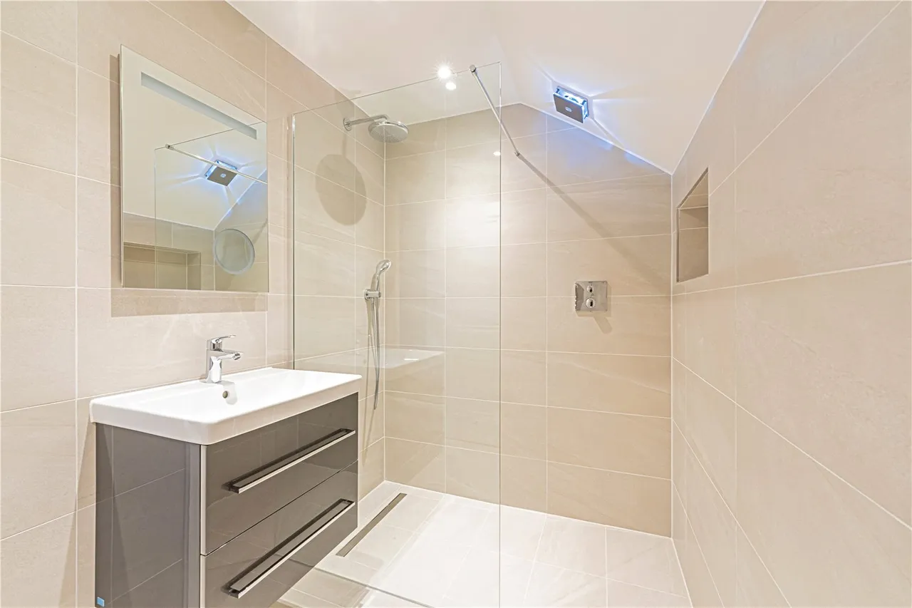 Bonville House, Hampton, TW12 2SX, photo 15