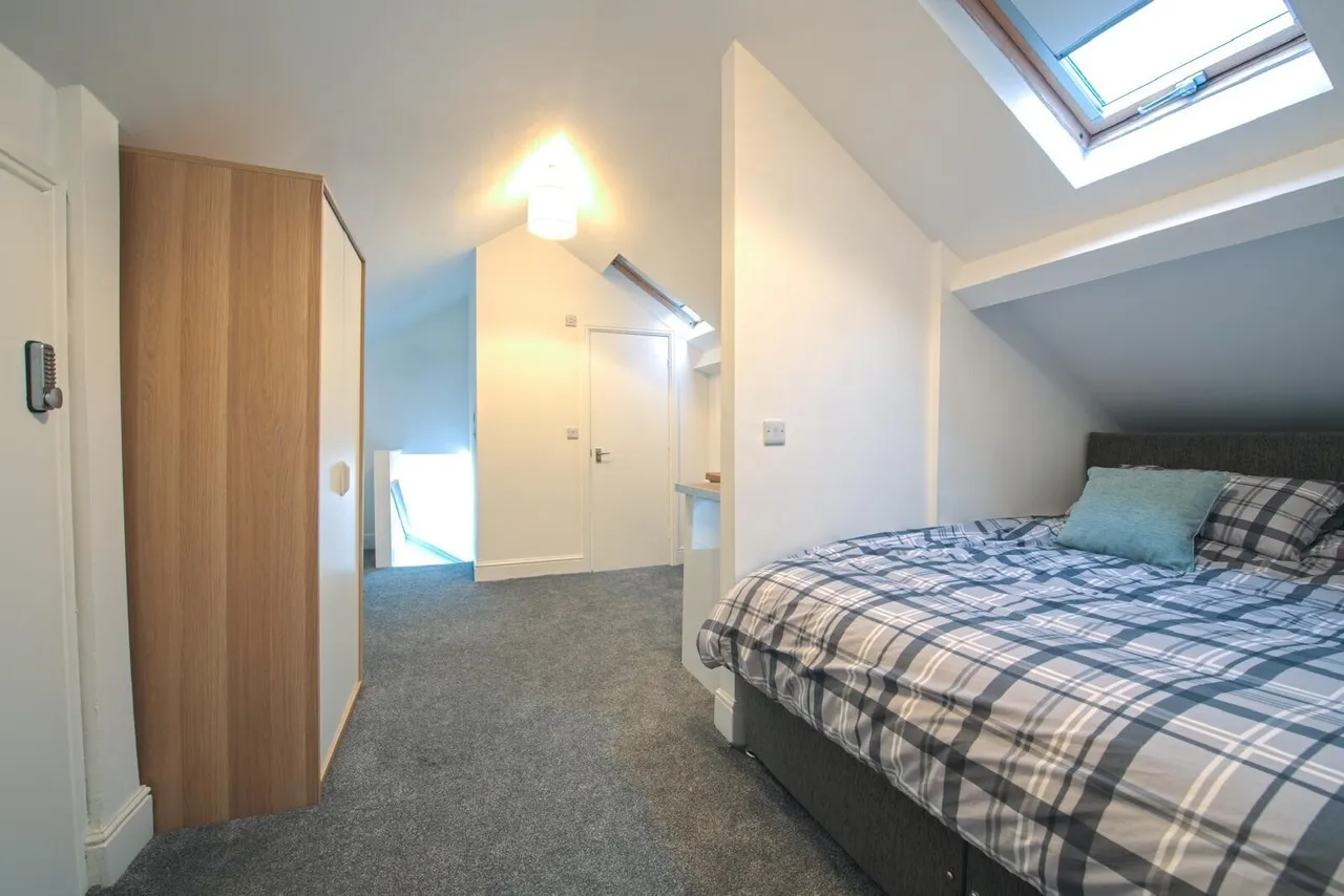 Upper Town Street, LS13, photo 5