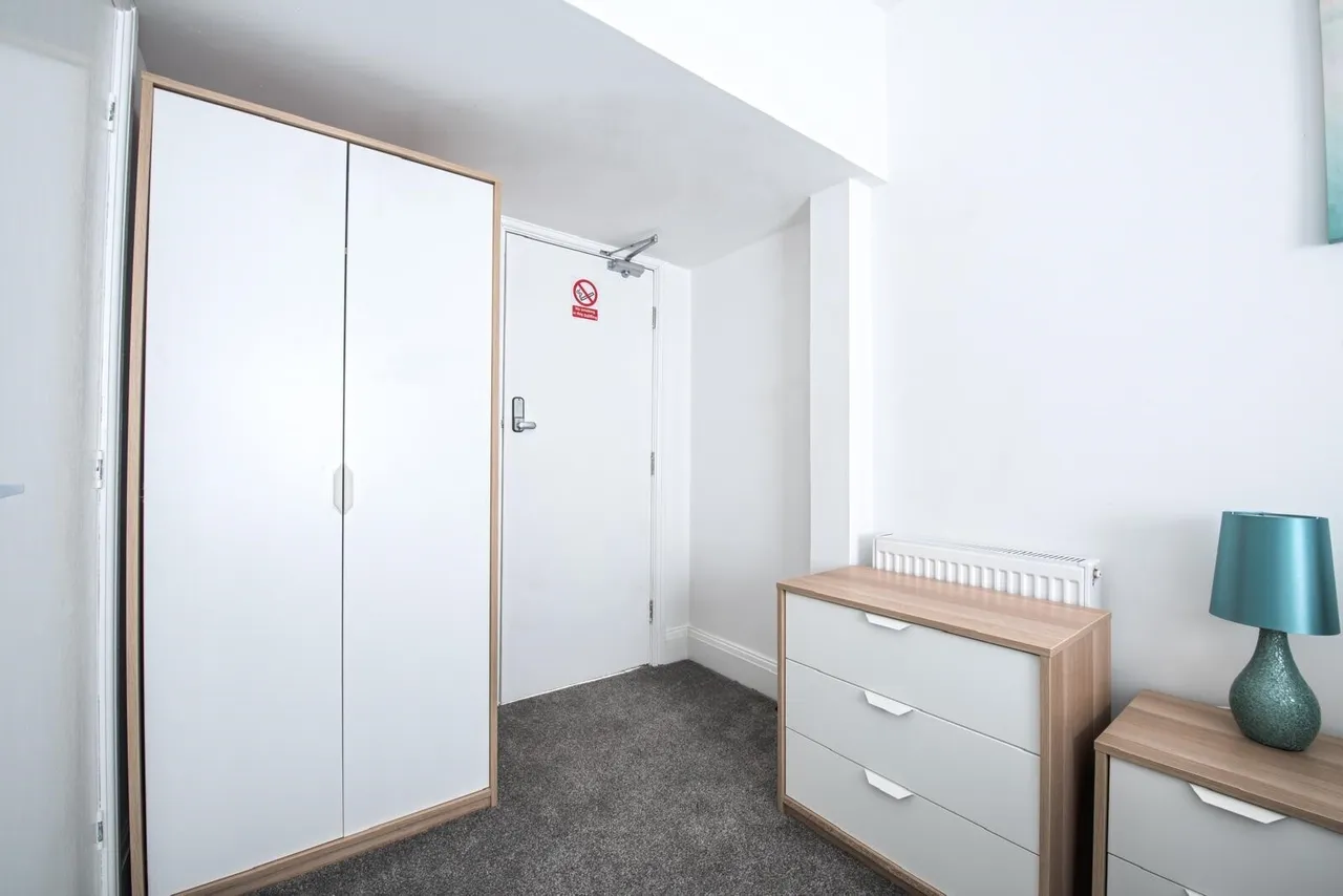 Upper Town Street, LS13, photo 6