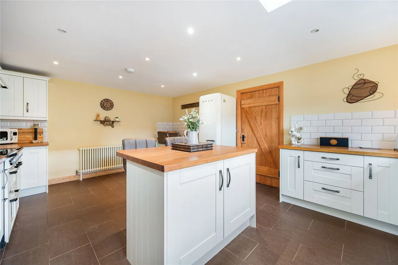 Doncaster Road, Foulby, WF4, photo 11