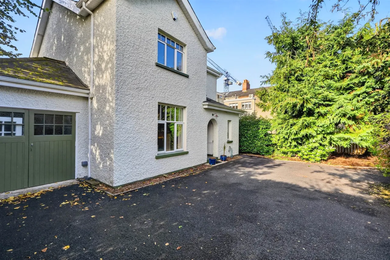 Off Malone Road, Belfast, BT9, photo 5