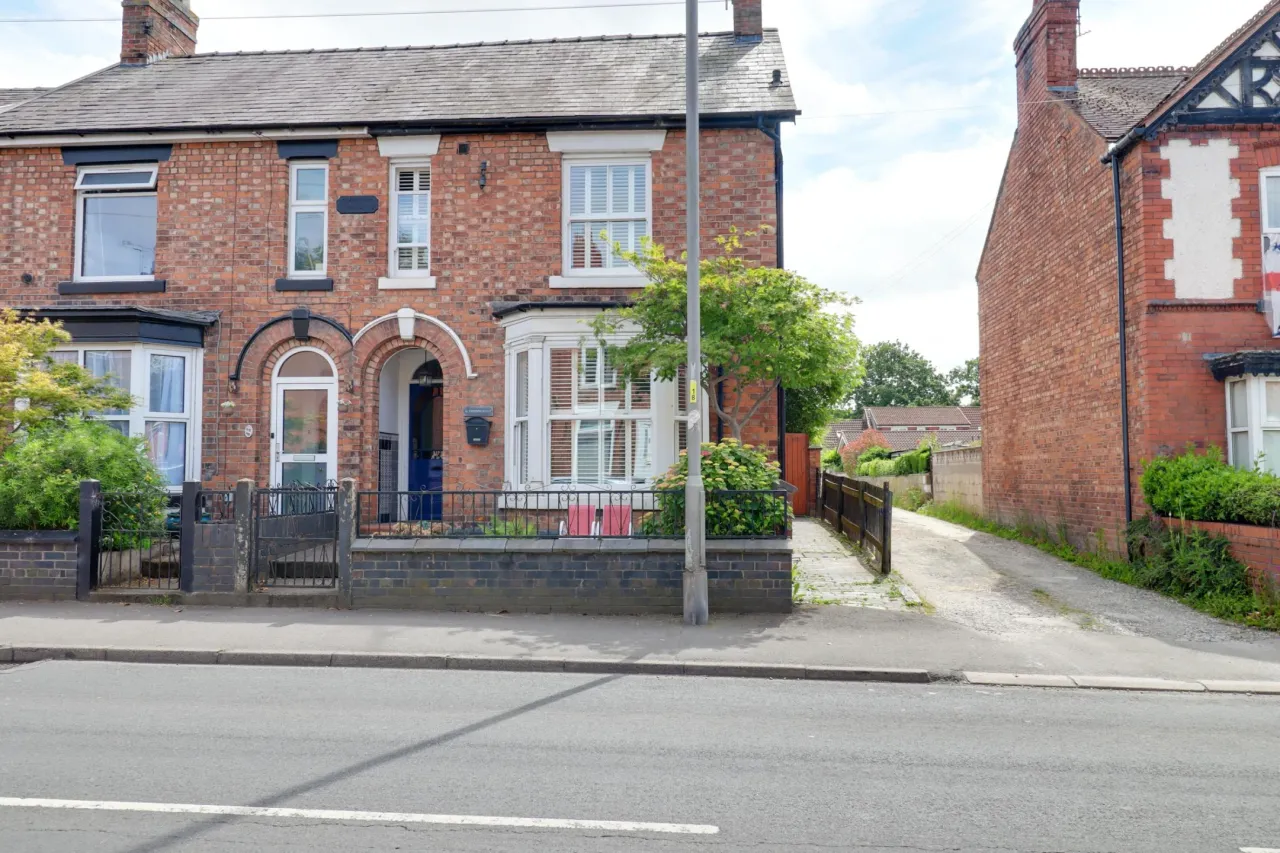 4 bed property for sale, London Road, Nantwich