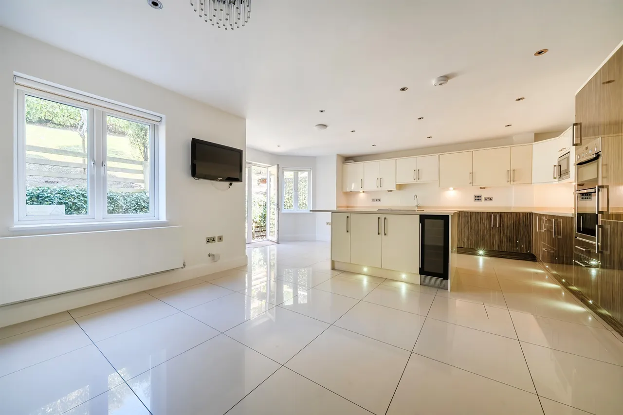 3 bed flat for sale — Slades Hill, Enfield