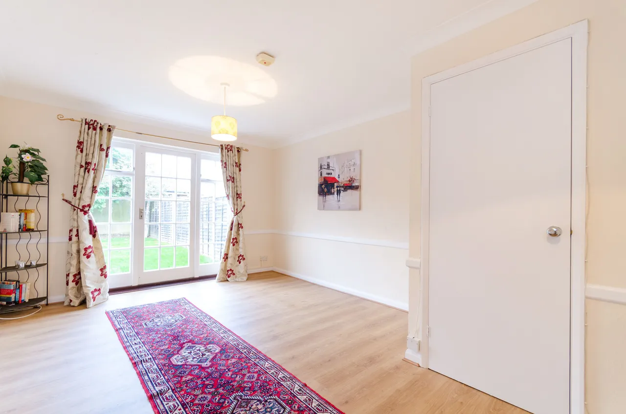 5 Grayham Road, New Malden, photo 2
