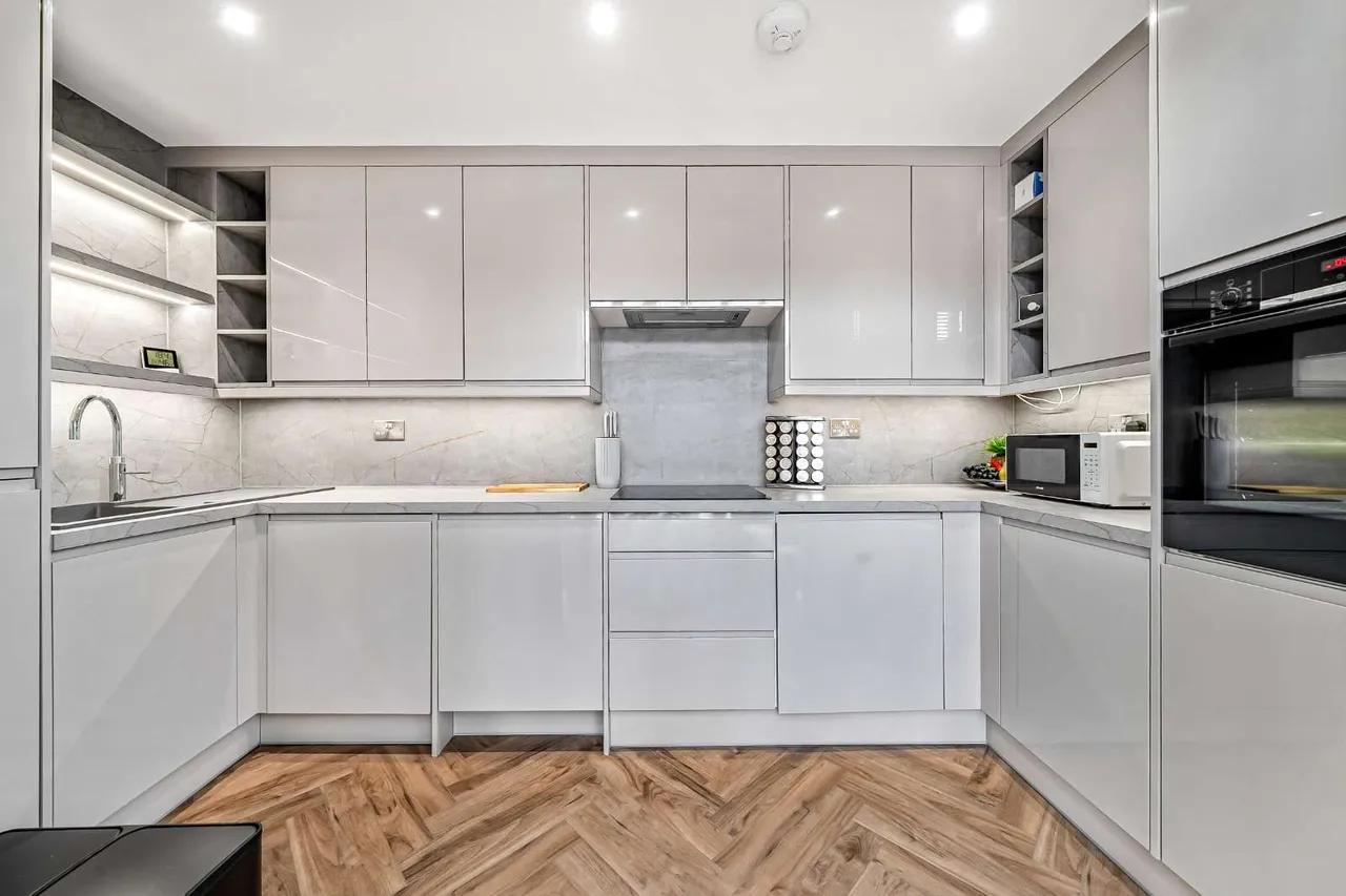 Thames Close, Hampton, TW12 2ET, photo 5