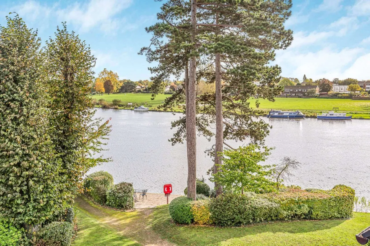 Thames Close, Hampton, TW12 2ET, photo 11