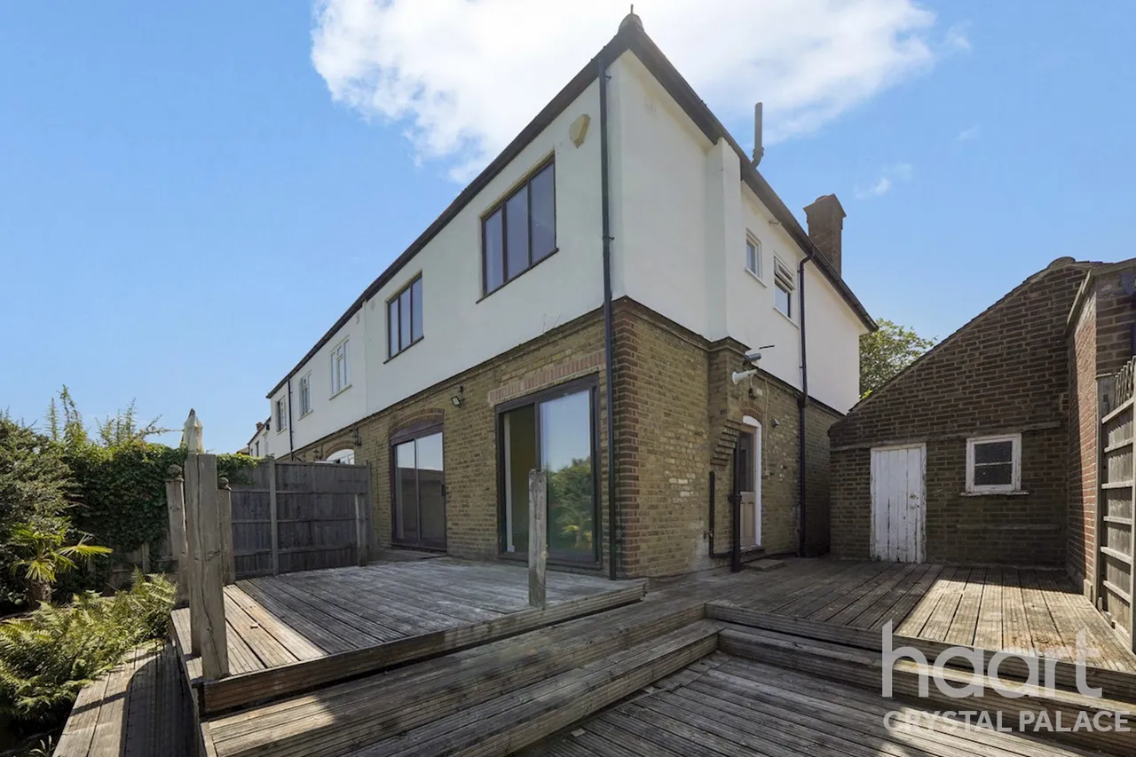 3 bed house for sale, Beulah Hill, London, SE19