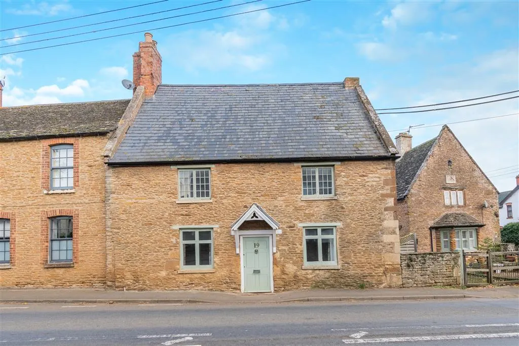 3 bed house for sale, Main Road, Glaston, LE15