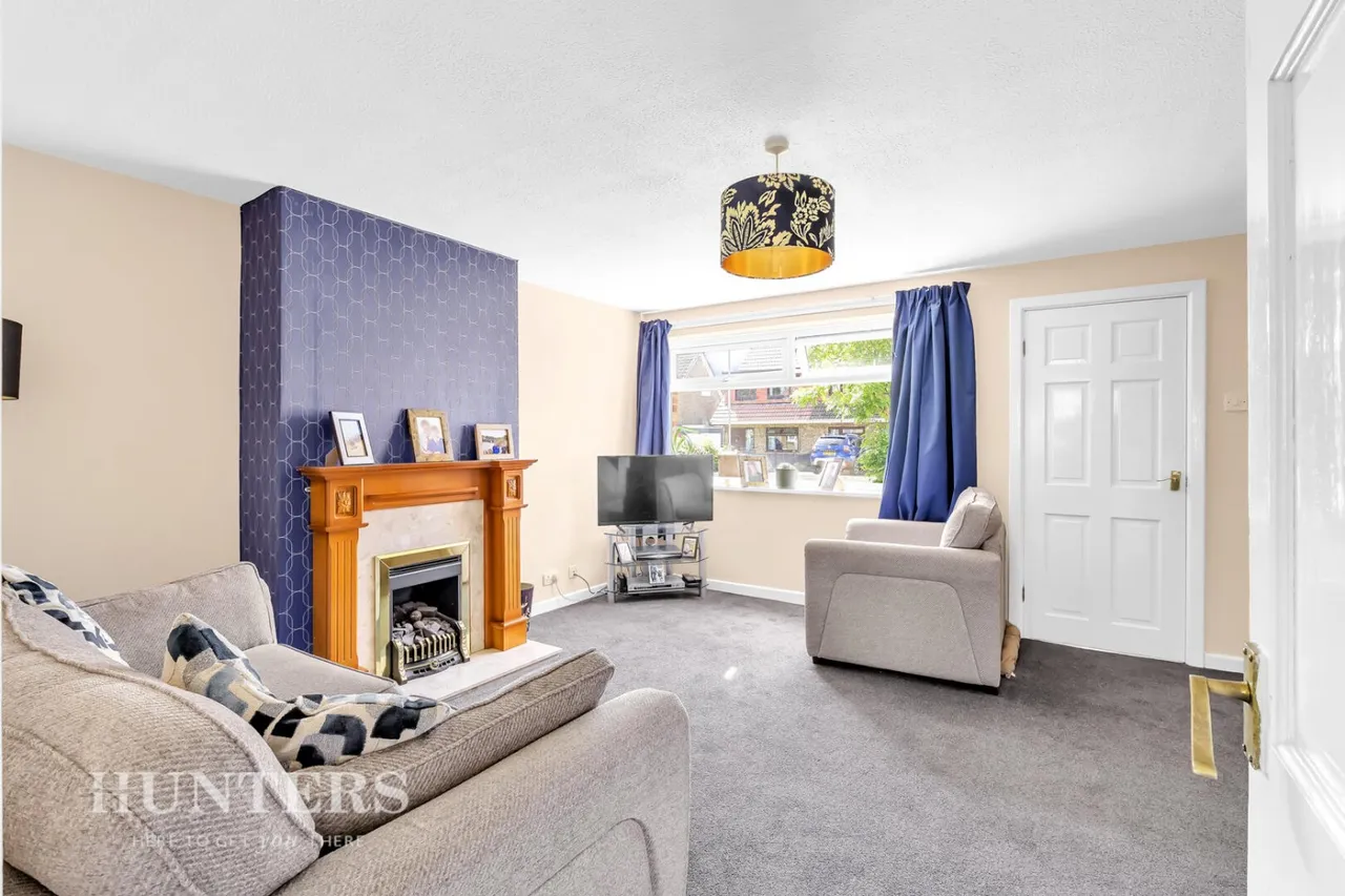 Chichester Close, Smithy Bridge, OL15, photo 2