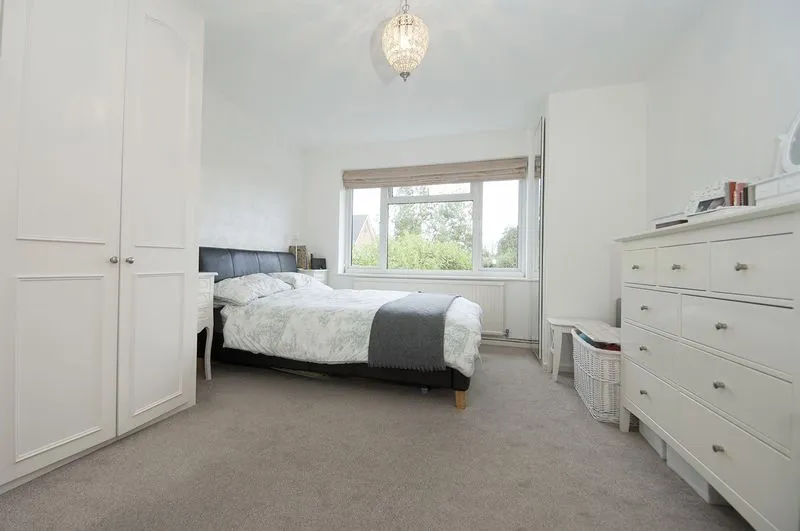 Gladsmuir Close, Walton-On-Thames KT12 3JD, photo 8