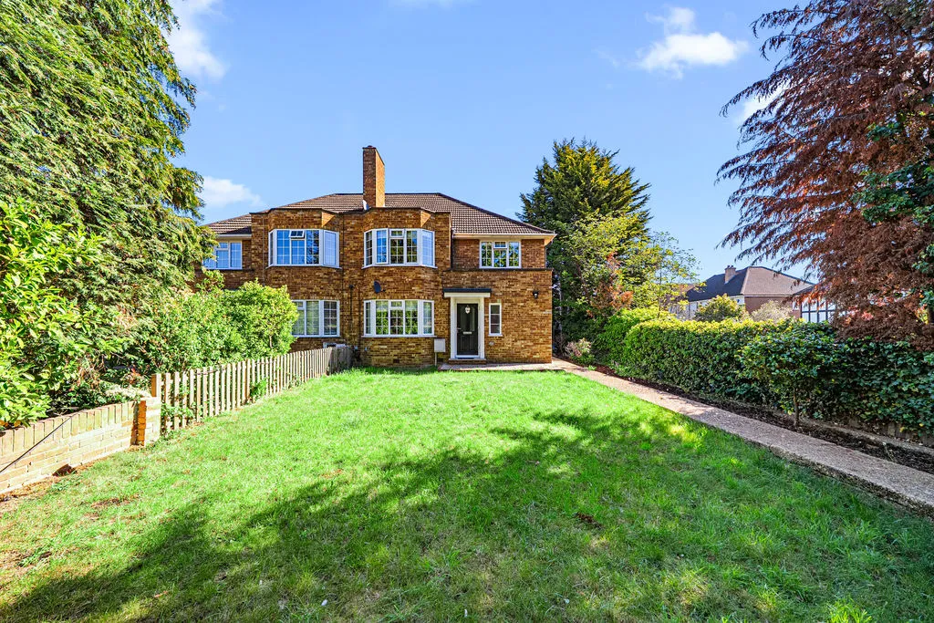 Gladsmuir Close, Walton-On-Thames KT12 3JD, photo 12