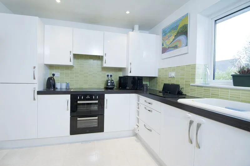 Gladsmuir Close, Walton-On-Thames KT12 3JD, photo 4