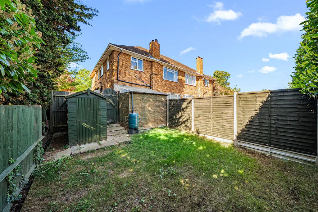 Gladsmuir Close, Walton-On-Thames KT12 3JD, photo 11