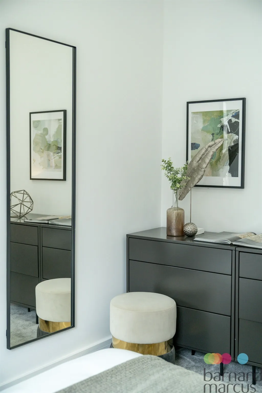 Powys Mews, Palmers Green, London, N13, photo 9