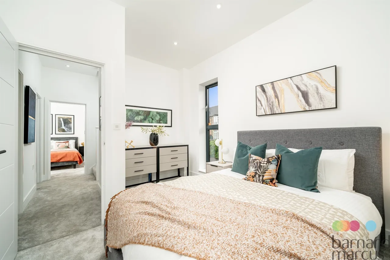 Powys Mews, Palmers Green, London, N13, photo 10