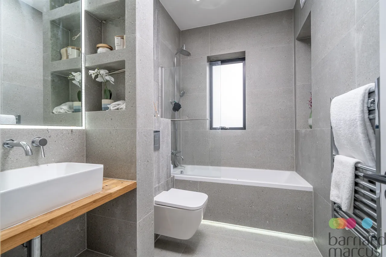 Powys Mews, Palmers Green, London, N13, photo 6