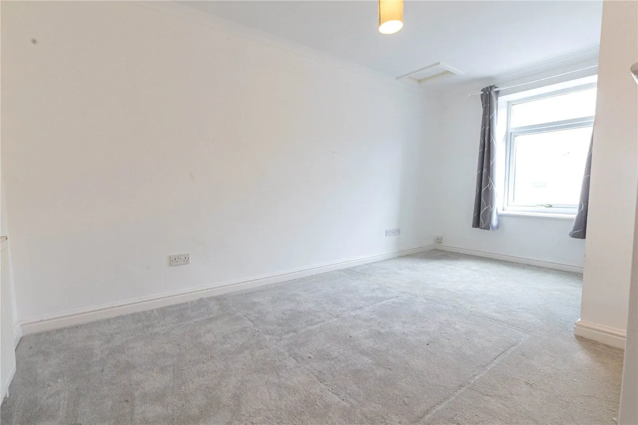 Huddersfield Road, Mirfield, WF14, photo 9