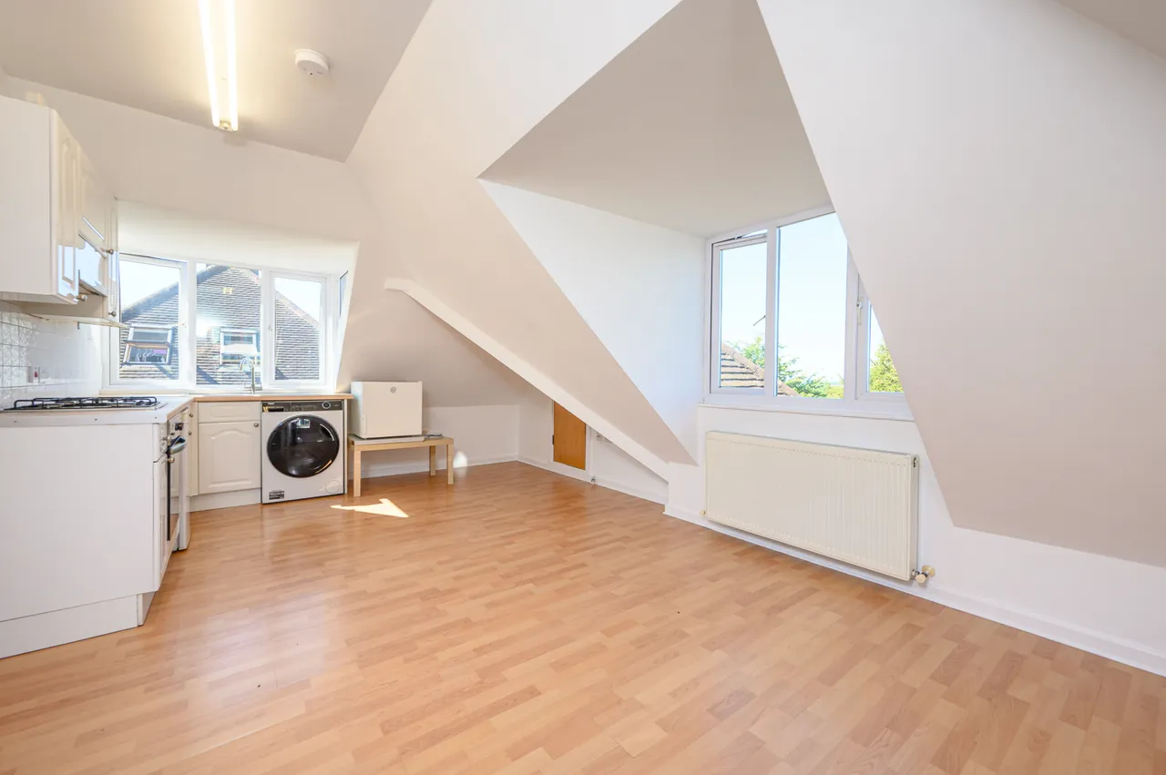 Second Floor Flat 3, 558 Finchley Road, London, photo 3