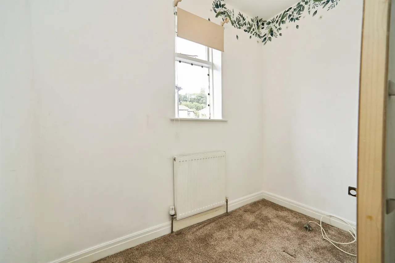 Grange Crescent, Riddlesden, Keighley, photo 12