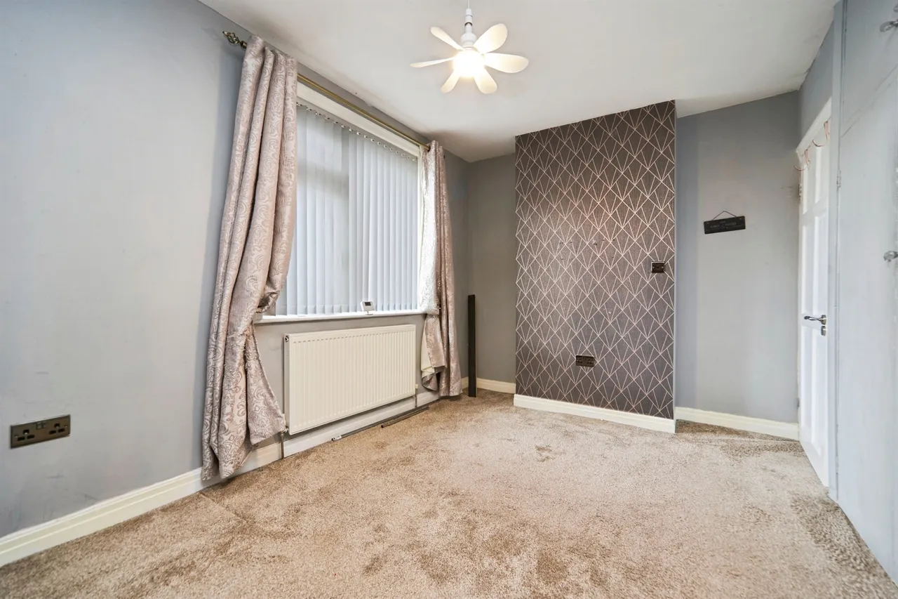Grange Crescent, Riddlesden, Keighley, photo 9